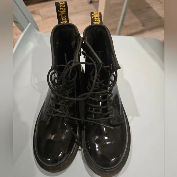 Dr. Martens Kids Glossy Black Boots Juinor Sz 2 Us - Picture 2 of 9